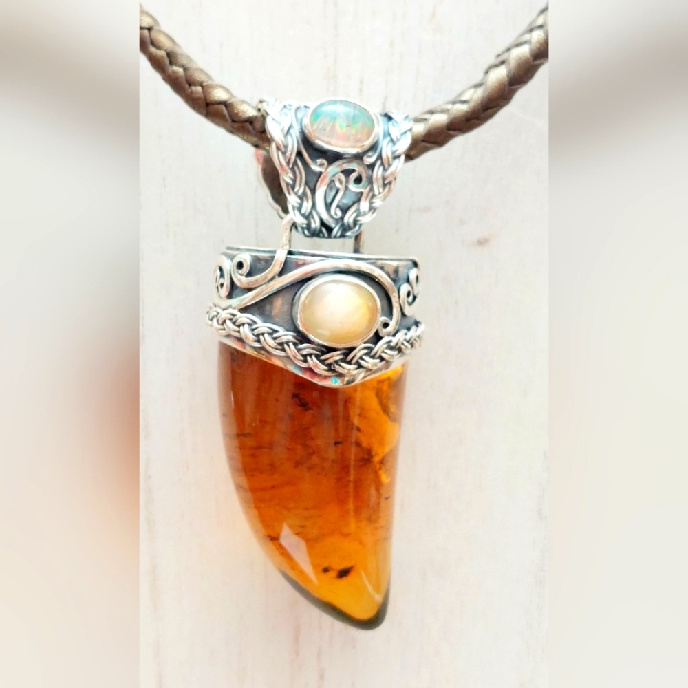 Real opal and mexican amber fang